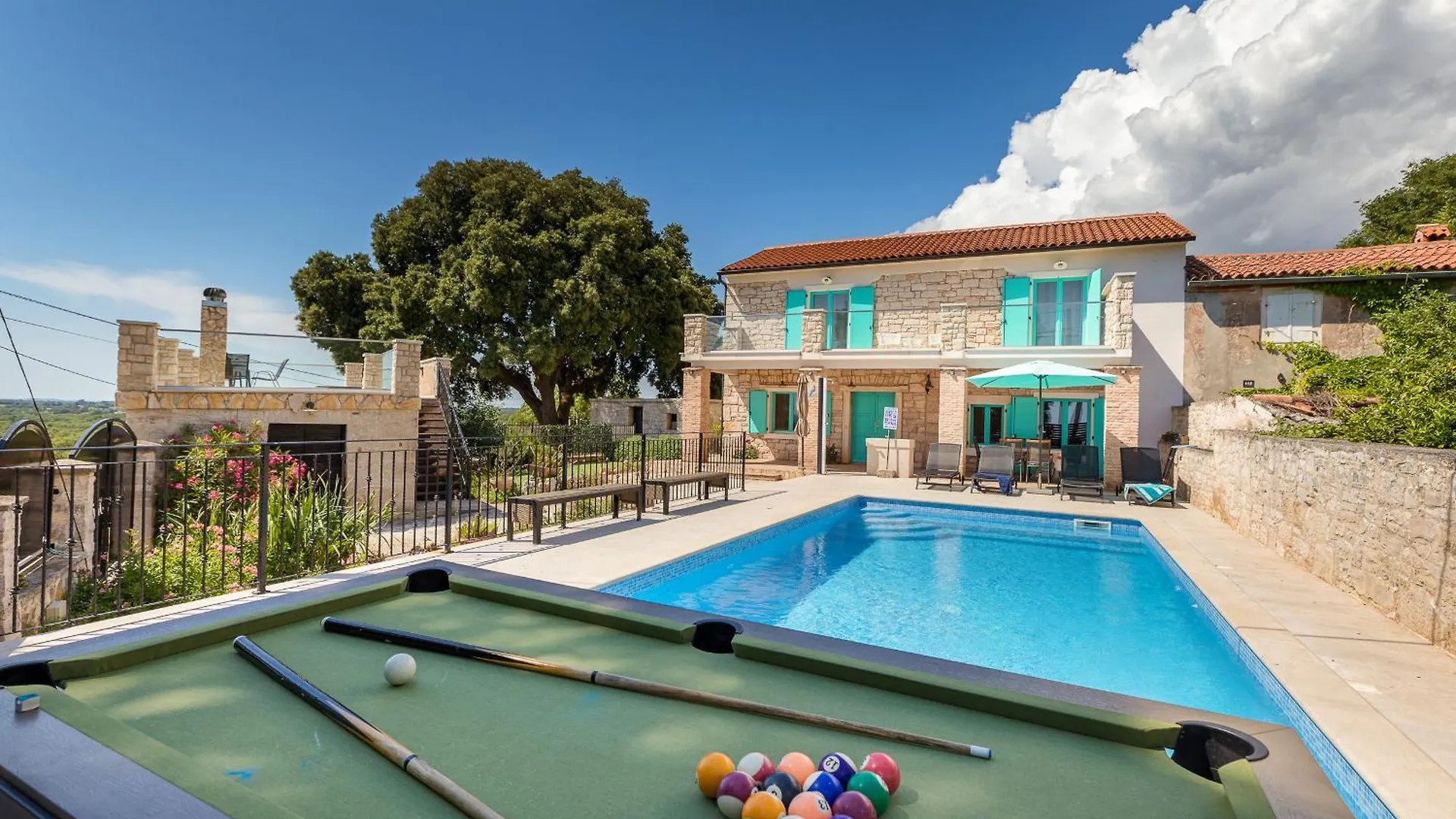 Lovely House Kristina With A Pool 페로이